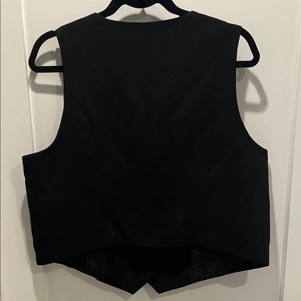 Old Navy Women’s Black Linen Vest. Never worn. - Picture 3 of 3